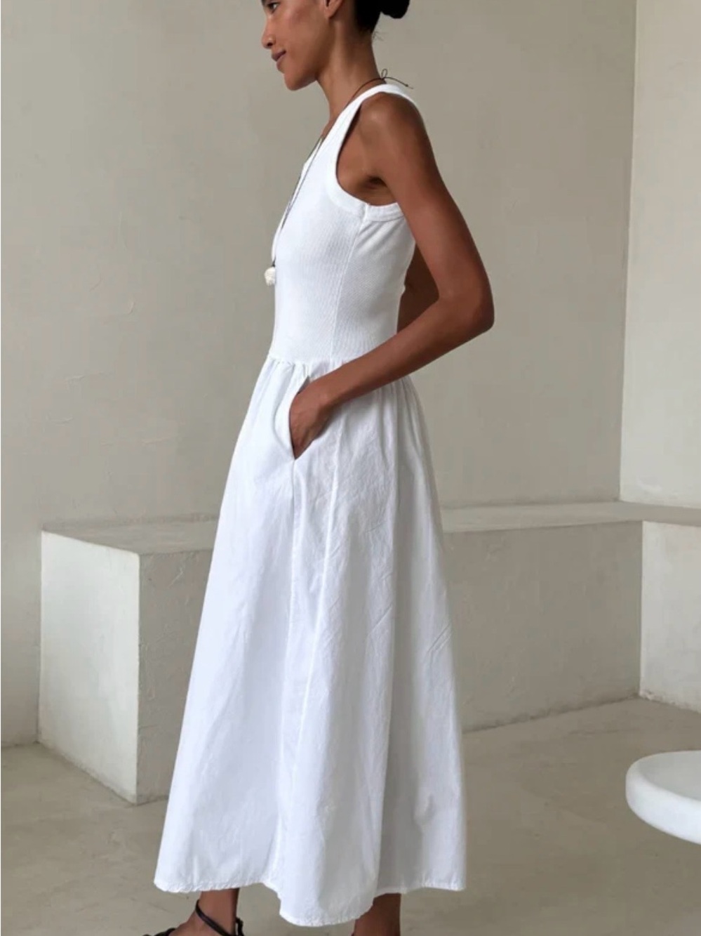 Women's White Sleeveless Maxi Dress with Pockets - Elegant Everyday